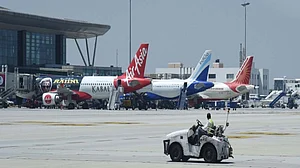 कोरोना: एयरलाइंस ने ‘बीच की सीट खाली रखने’ के सरकार के प्रस्ताव को ठुकराया, कहा- पहले से ही हम घाटे में हैं