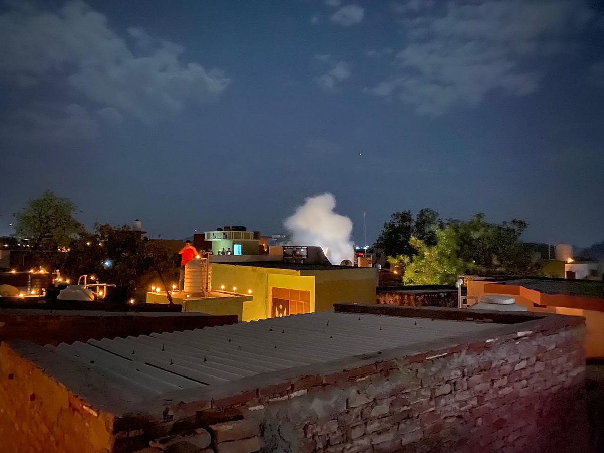 कोरोना भगाने के लिए देश ने #9बजे9मिनट तक जलाए दीये, पूरा देश हुआ मुहिम में शामिल