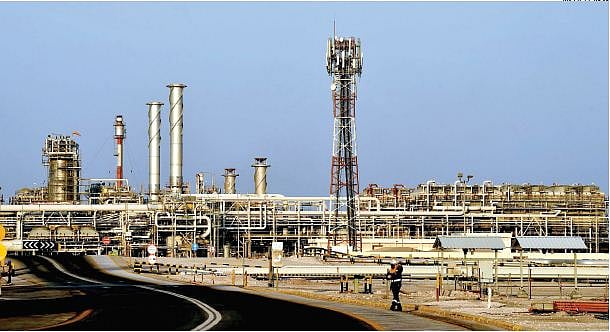  पेट्रो-डॉलर सिस्टम को ध्वस्त करने पर उतारू कोरोना वायरस, विश्व अर्थव्यवस्था पर तेल का दबदबा खतरे में