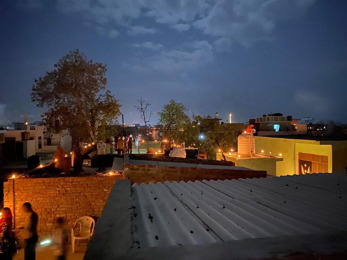 कोरोना भगाने के लिए देश ने #9बजे9मिनट तक जलाए दीये, पूरा देश हुआ मुहिम में शामिल