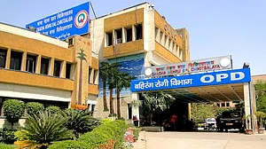 उत्तर प्रदेश में गैर कोरोना रोगियों के लिए मुश्किल वक्त, राजधानी लखनऊ के प्रमुख अस्पतालों की ओपीडी बंद