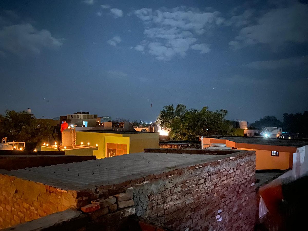 कोरोना भगाने के लिए देश ने #9बजे9मिनट तक जलाए दीये, पूरा देश हुआ मुहिम में शामिल