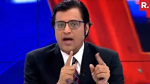 कई राज्यों में अर्णब गोस्वामी और रिपब्लिक टीवी के खिलाफ एफआईआर दर्ज, सांप्रदायिक भावनाएं भड़काने और मानहानि का केस