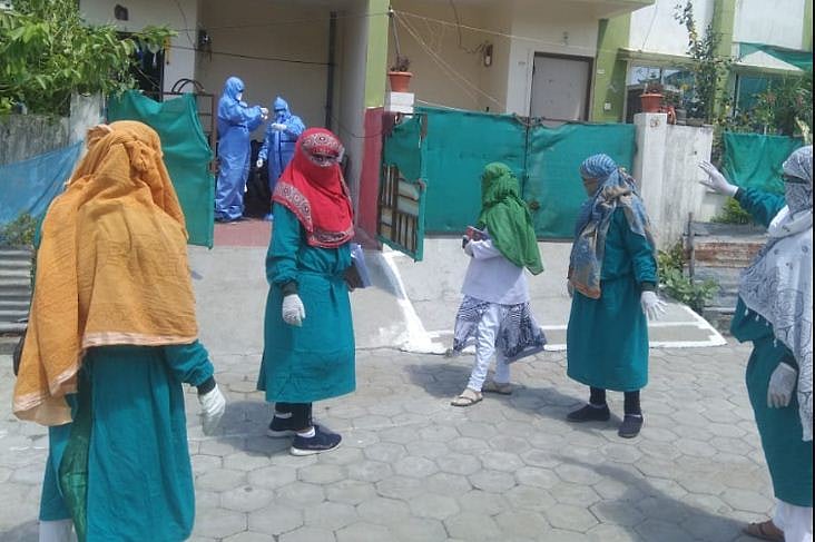भोपाल में कोरोना के खिलाफ जंग लड़ रही हैं कई रोजेदार महिलाएं, गर्मी में भी रोजा रखकर निभा रही हैं ड्यूटी