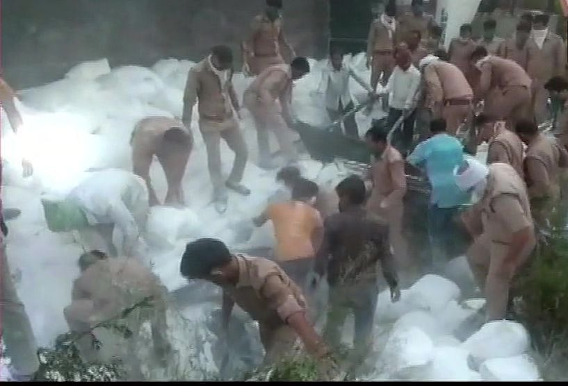 कोरोना लॉकडाउन: यूपी के औरैया में भीषण सड़क हादसा, दो ट्रकों के टक्कर में 24 मजदूरों की दर्दनाक मौत, कई घायल