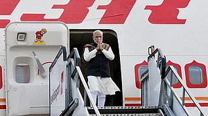 विष्णु नागर का व्यंग्यः लॉकडाउन से मोदीजी के नुकसान को नहीं भूलेगा देश, यात्राओं के मौसम में बंदी बने बैठे हैं!