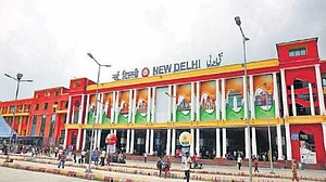 देश में लॉकडाउन के बीच आज से शुरू होगी रेल सेवा, चलेंगी 8 ट्रेनें, इन नियमों का रखें ध्यान वरना होगी मुश्किल!