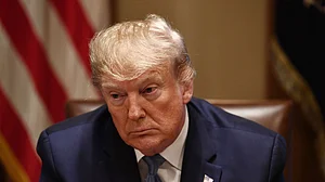 कोरोना: अमेरिका में मौतों की संख्या पहुंची 75 हजार के करीब, ट्रंप बोले- ये हमला पर्ल हार्बर और 9/11 से भी खौफनाक