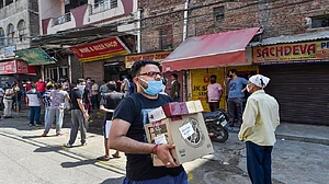 इस राज्य में एक क्लिक पर घर मिल रही 5 लीटर शराब, सामाजिक दूरी बनाए रखने का निकाला तरीका, पंजाब भी कर रहा विचार