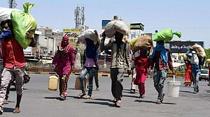 सड़कों पर दर्द झेल रहे देश के लाखों मजदूर, बीजेपी सांसद ने अमित शाह को लिखी चिट्ठी, कहा- ये हमारे ही लोग हैं