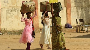 आकार पटेल का लेख: कोरोना संकट से पैदा मुसीबतों से उबरने का रोडमैप सामने तो लाए सरकार!