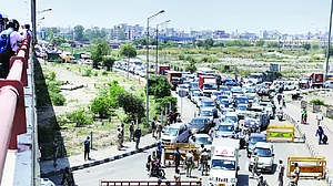 कोरोना वायरस के कारण दिल्ली-गाजियाबाद सीमा फिर सील, सिर्फ पास से होगी एंट्री