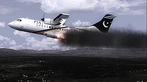 वीडियो: पाक में बड़ा विमान हादसा, लैंडिंग से ठीक पहले आग के गोले में तब्दील हुआ प्लेन!