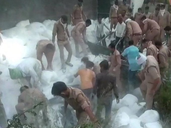 कोरोना लॉकडाउन: यूपी के औरैया में भीषण सड़क हादसा, दो ट्रकों के टक्कर में 24 मजदूरों की दर्दनाक मौत, कई घायल