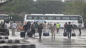 कोरोना लॉकडाउन में फंसे 480 छात्र कोटा से दिल्ली लौटे, अभिभावकों ने ली राहत की सांस