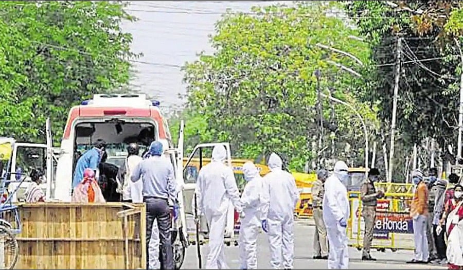 दिल्ली से सटे नोएडा में खतरनाक हुआ कोरोना, वायरस से हुई तीसरी मौत, पत्नी भी कोरोना संक्रमित