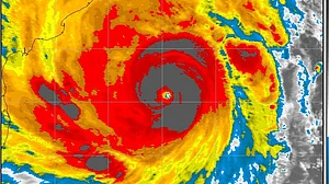 तेजी के साथ खतरनाक हो रहा है अम्फान, तूफान से बंगाल और ओडिशा में भारी नुकसान की आशंका