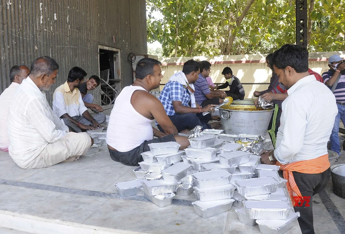 उत्तर प्रदेश: गरीबों के पेट भरने के नाम पर चल रहे कम्युनिटी किचन में बड़ा झोल, अफसरों के बीच कमीशन को लेकर भिड़ंत!