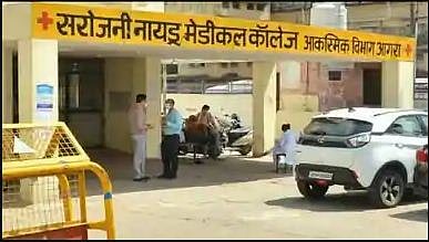 आगरा के अस्पताल में कैंसर मरीज का अंगूठा चूहे ने खाया, कोरोना के बहाने पूरे यूपी में स्वास्थ व्यवस्था ठप