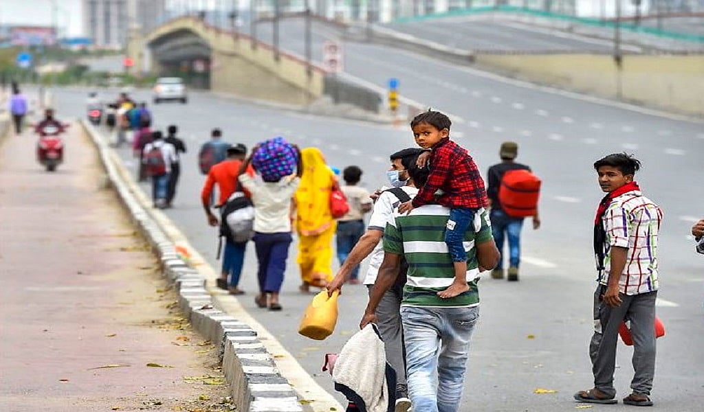 सरकार को प्रवासी श्रमिकों की नहीं कोई परवाह, पिछले 50 दिन में ये साबित, मजदूरों मरते रहे, सोती रही मोदी सरकार!