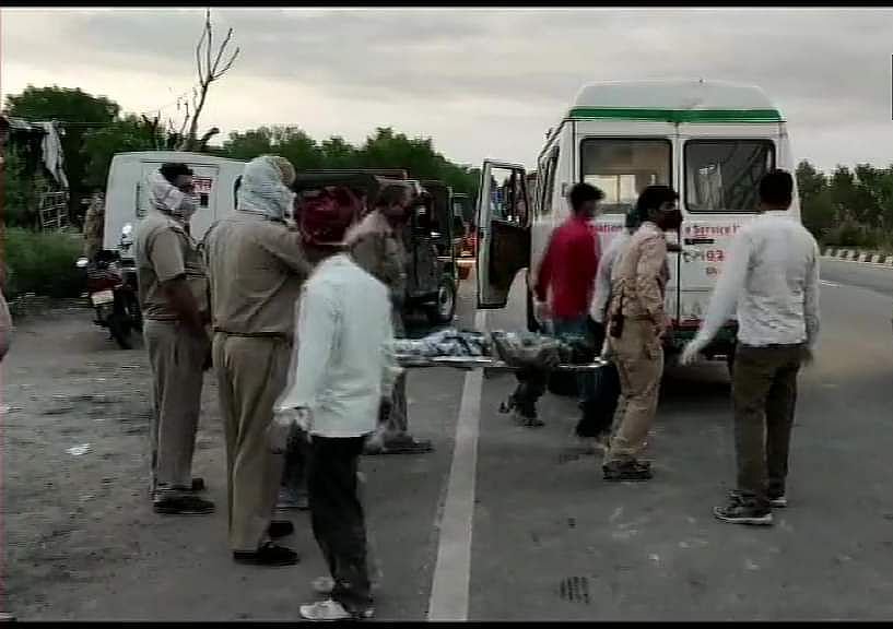 कोरोना लॉकडाउन: यूपी के औरैया में भीषण सड़क हादसा, दो ट्रकों के टक्कर में 24 मजदूरों की दर्दनाक मौत, कई घायल