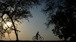 दिल्ली में सीजन का सबसे गर्म दिन, पारा पहुंचा 45 डिग्री के पार, 27 मई तक बढ़ेगा गर्मी का अत्याचार