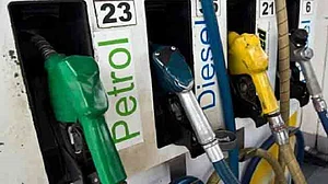 कच्चे तेल के भाव में तेजी के बीच डीजल की कीमतों में 25 पैसे की बढ़ोतरी, पेट्रोल के दाम स्थिर