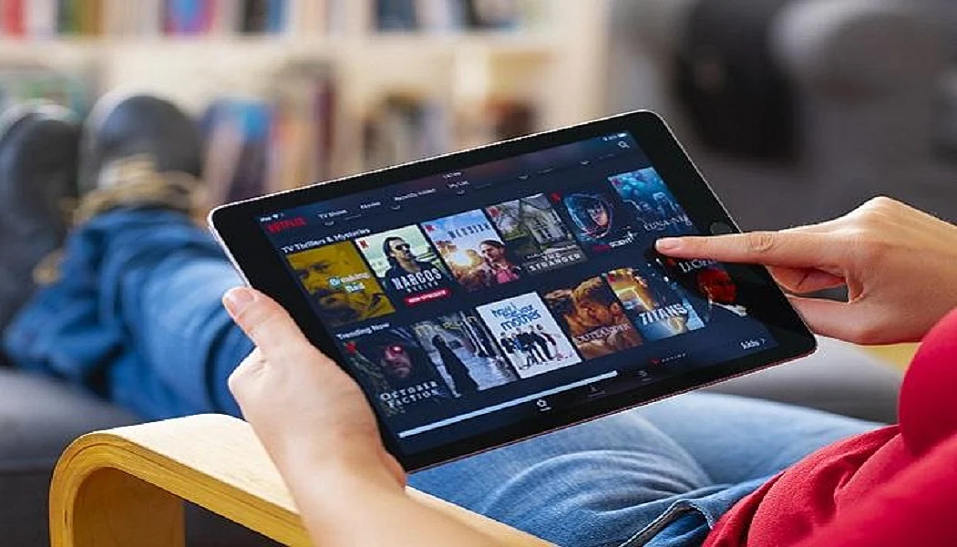 वेब सीरीज के नाम पर परोसी जा रही अश्लीलता, OTT प्लेटफार्म को 'दूरदर्शन' बनाने पर आमादा आलोचक!