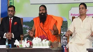 बाबा रामदेव का कोरोना वायरस की दवा बनाने का दावा था झूठा! नोटिस मिलते ही अपनी बातों से पलटा पतंजलि