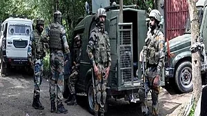 जम्मू-कश्मीर: अनंतनाग में सुरक्षा बलों से मुठभेड़ में दो आतंकी मारे गए