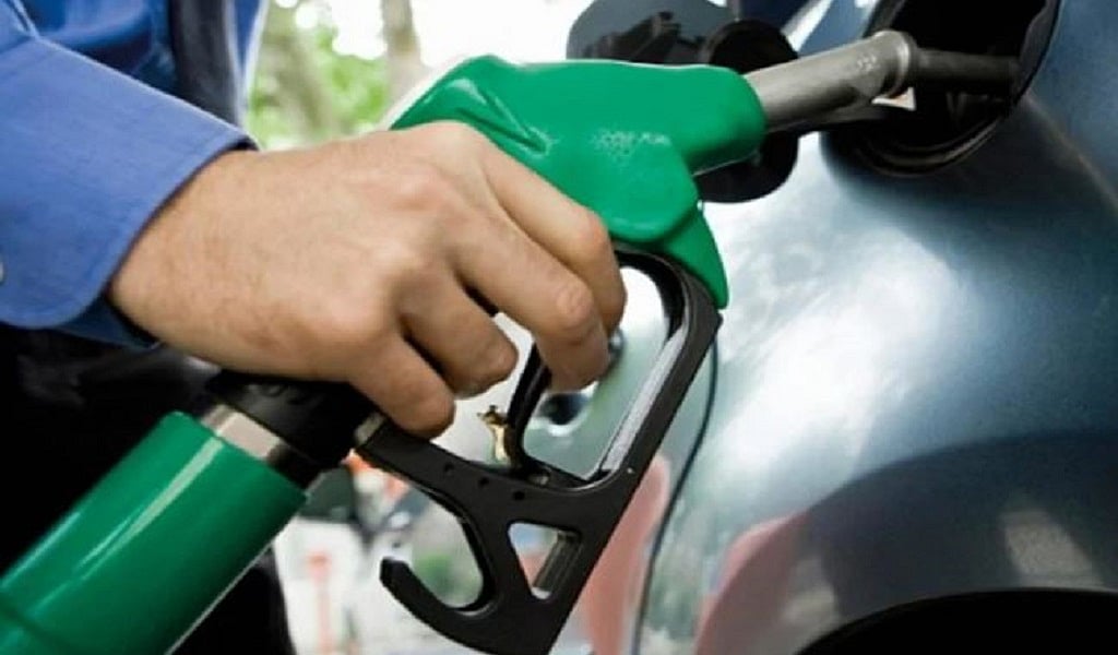 कोरोना काल में जनता पर महंगाई की मार जारी, देश में लगातार 17वें दिन बढ़े पेट्रोल-डीजल के दाम, जानें नई कीमत