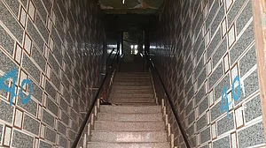 दिल्ली के जीबी रोड की सेक्सवर्कर्स नई जिंदगी की ओर, कोरोना संकट में जीने के लिए बना रही हैं मास्क