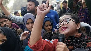जामिया छात्रा सफूरा जरगर को मिली जमानत, दिल्ली हिंसा के आरोप में लॉकडाउन में किया गया था गिरफ्तार