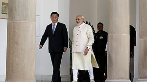 आकार पटेल का लेख: चीनी आक्रामकता पर इतने दब्बू निकलेंगे पीएम मोदी, ऐसी उम्मीद तो उनके आलोचकों तक को नहीं थी
