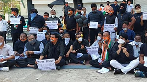 मध्यप्रदेशः शिवराज सरकार के 100 दिन पर कांग्रेस ने मनाया ‘काला दिवस’, पूरे प्रदेश में हुआ प्रदर्शन