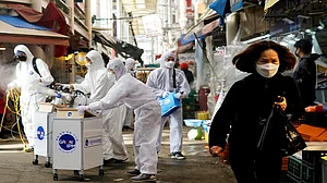 दुनिया भर में कोरोना का कहर जारी, संक्रमितों की संख्या 83 लाख के पार, अब तक करीब साढ़े चार लाख लोगों की मौत