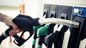 कोरोना काल में महंगाई की मार जारी, लगातार 6ठें दिन पढ़े पेट्रोल-डीजल के दाम, जानें आपके शहर में कितनी है कीमत