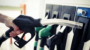 कोरोना काल में जनता पर महंगाई की मार जारी, देश में दूसरे दिन बढ़े तेल के दाम, जानें आपके शहर में कितनी है कीमत