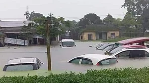 असम में बाढ़ से हाल विकराल, अब तक 16 लोगों की गई जान, 16 जिलों के 704 गांव बाढ़ की चपेट में