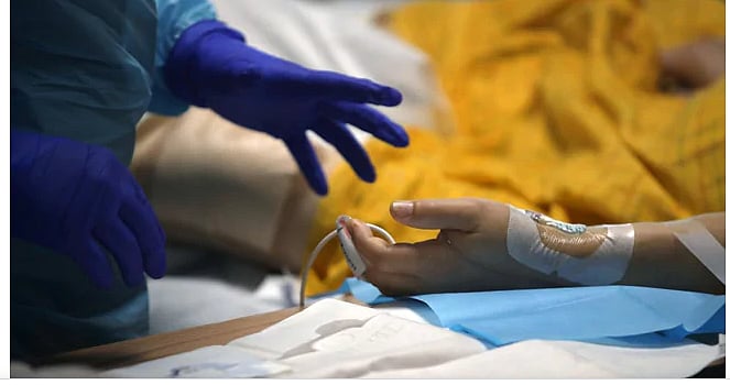 नोएडा: आइसोलेशन वार्ड में कोरोना संक्रमित युवती ने संक्रमित डॉक्टर पर लगाए छेड़छाड़ के आरोप, केस दर्ज