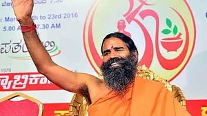 'कोरोनिल' विवाद : झूठे दावों के लिए रामदेव के खिलाफ एफआईआर के लिए याचिका, उपभोक्ताओं के विश्वास के साथ खिलवाड़ का आरोप