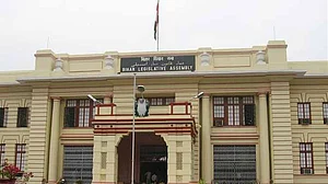 बिहार: बीजेपी-जेडीयू की वर्चुअल चाल के खिलाफ विपक्षी दल, आयोग से परंपरागत शैली में चुनाव की मांग