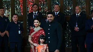 सिनेजीवन: बी-टाउन में कोरोना का कहर, बच्चन परिवार के 4 सदस्यों को कोरोना,अनुपम खेर की मां-भाई समेत 4 लोग संक्रमित