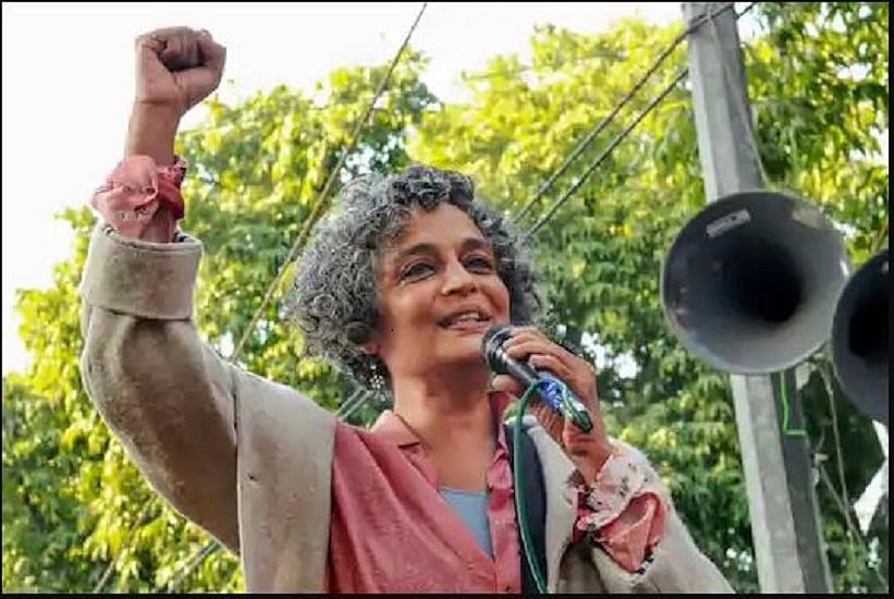 हैनी बाबू की गिरफ्तारी पर अरुंधति रॉय ने सरकार को घेरा, कहा- एक्टिविस्टों के दमन से इनका डर आया सामने
