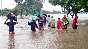 कोरोना के बीच बाढ़ से बिहार का बुरा हाल, विपक्ष का आरोप, राहत 'रामभरोसे', पीड़ित 'भगवान भरोसे'