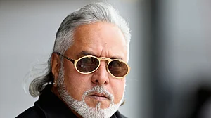 अर्थ जगत की 5 बड़ी खबरें: रोशनी नादर को मिली HCL की कमान और बचने के लिए विजय माल्या की नई चाल