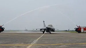 नवजीवन बुलेटिन: वाटर सैल्यूट से हुआ पांचों राफेल का स्वागत और सुशांत केस में रिया ने किया SC का रुख