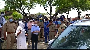 कानपुर कांड जांच के लिए बिकरू पहुंचे पूर्व न्यायमूर्ति शशिकांत अग्रवाल, घटना की सच्चाई आएगी सब के सामने?