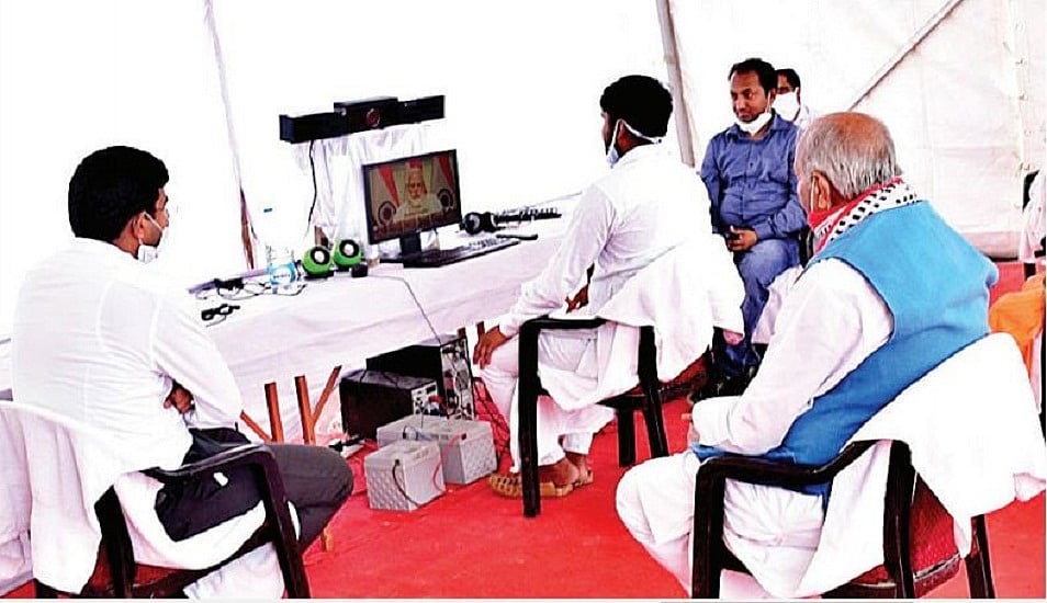 जिन गरीबों को टीवी पर लाकर पीएम ने अपनी पीठ थपथपाई, आज भी काम के लिए मारे-मारे फिर रहे हैं