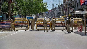 उत्तर प्रदेश में कोरोना का कहर, कल रात से 13 जुलाई तक पूर्ण लॉकडाउन, केवल आवश्यक सेवाओं को छूट